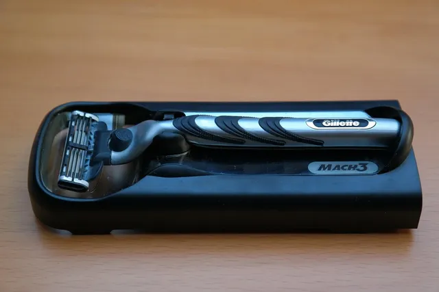 Wilkinson Sword Hydro Silk razor with blades
